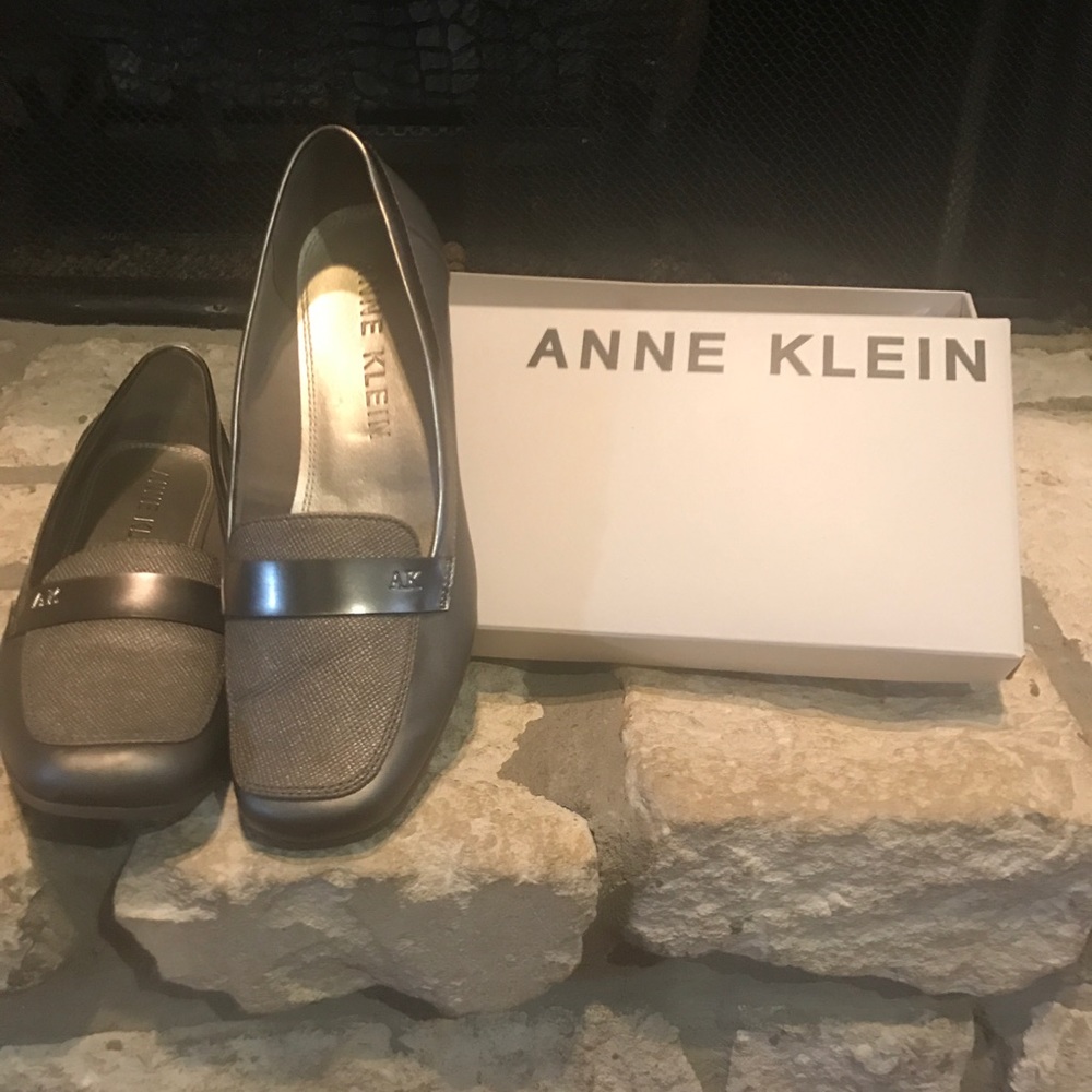 Anne Klein size 10 loafers (pewter)